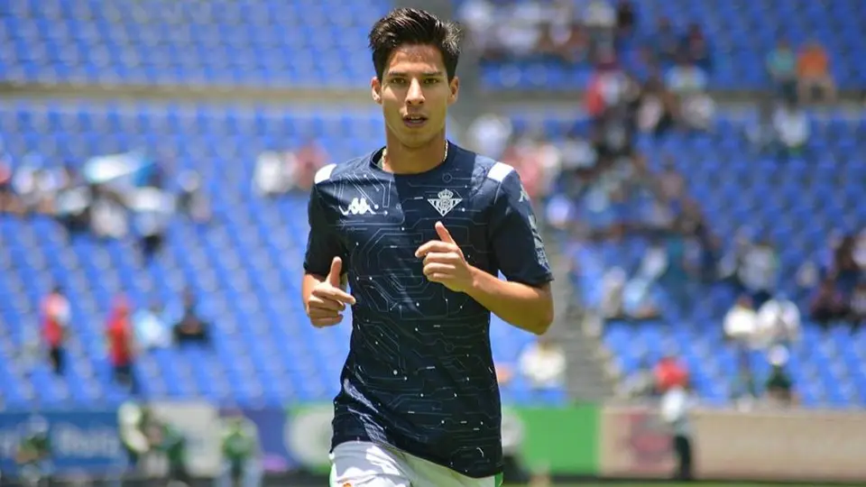 Así se prepara Diego Lainez durante la contingencia por coronavirus