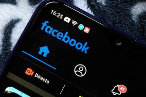 ¿Cómo activar el 'modo oscuro' y la nueva versión de Facebook?