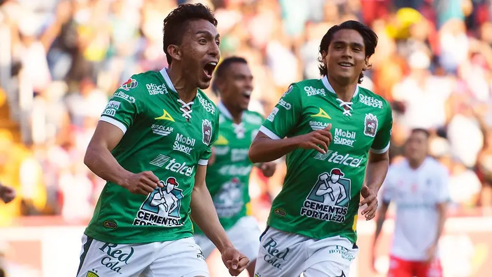 León se unió al Batman Day tras victoria sobre Necaxa
