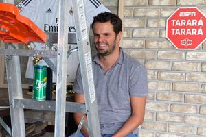 Ricardo Puig bromeó tras su 'fail' en el 'home office' de Futbol Picante