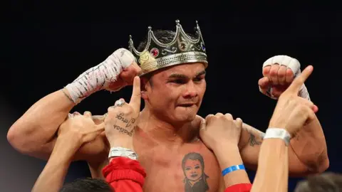 Chino Maidana aseguró que se hizo un colgante con un diente de Mayweather