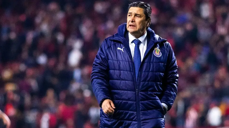 Chivas: Luis Fernando Tena sigue sin encontrar su once ideal