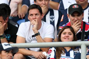 Guille Franco lució aburrido en el concierto de Jonas Brothers