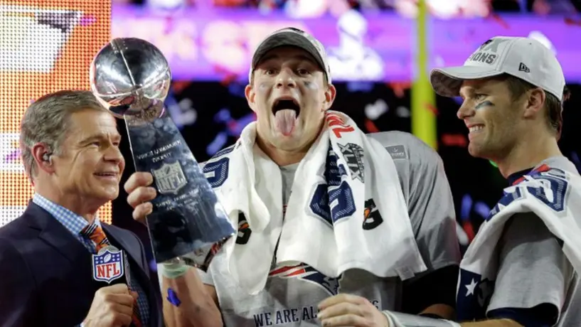 Tom Brady dio bienvenida a Gronkowski en Tampa Bay con divertido video