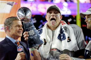 Tom Brady dio bienvenida a Gronkowski en Tampa Bay con divertido video