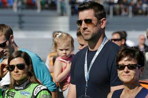 Aaron Rodgers y Danica Patrick mandaron 400 paletas a fan de Packers