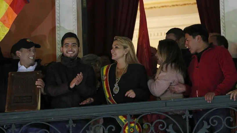 Senadora se autoproclamó presidenta interina de Bolivia