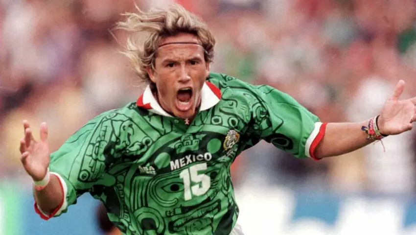 Luis Hernández celebra un gol con México en Francia 98 | MEXSPORT