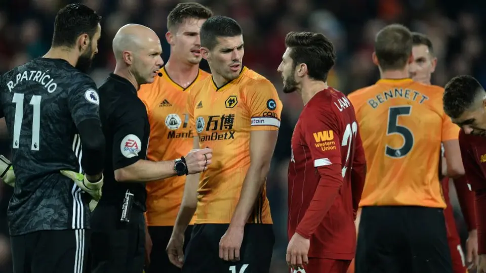 Wolverhampton bromeó respecto al VAR y las polémicas ante Liverpool