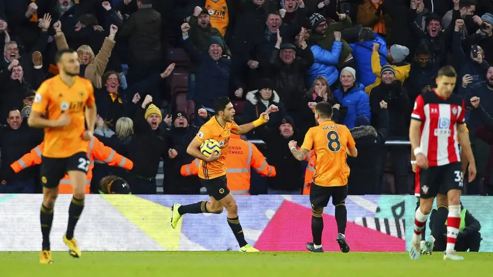 Raúl Jiménez, elogiado tras hazaña con Wolverhampton