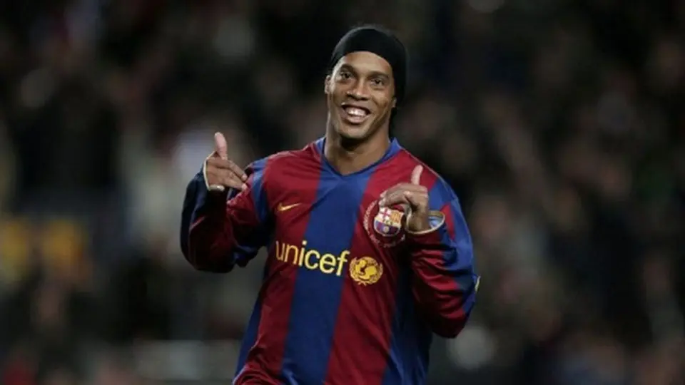Ronaldinho tendría un partido homenaje en Barcelona en 2020