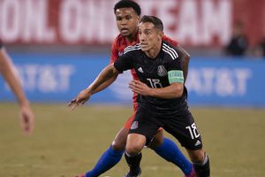 Andrés Guardado donó mascarillas especiales a un hospital en Guadalajara