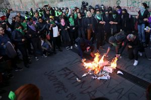 Feministas protestaron en Palacio Nacional por homicidios de Ingrid y Fátima
