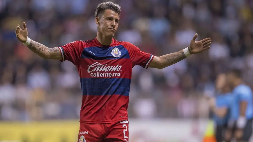 Chivas: Refuerzos, con más polémicas extracancha que rendimiento futbolístico