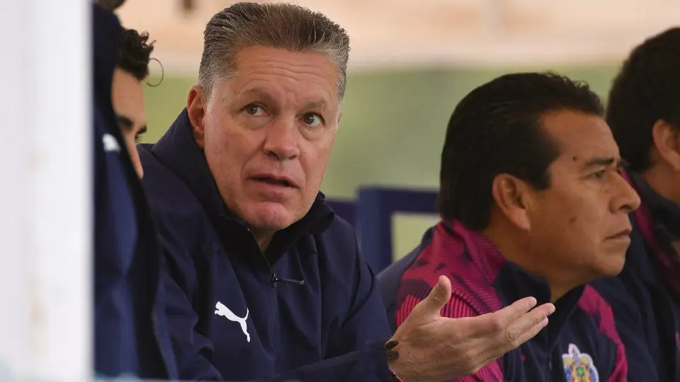 Néstor de la Torre cuestionó fichajes de Peláez en Chivas