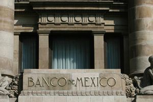 Banxico prevé desplome del 8.8 por ciento de la economía mexicana en 2020