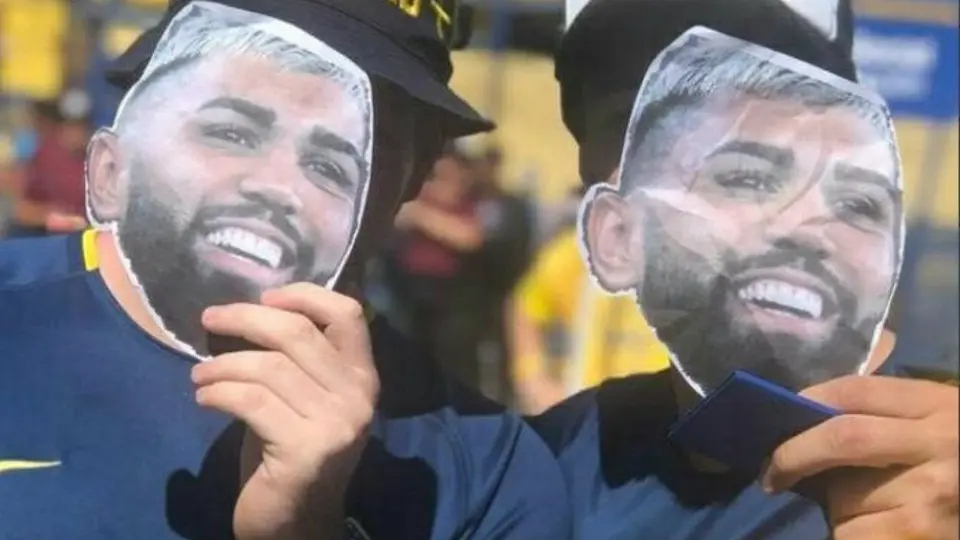 Aficionados de Boca Juniors portaron caretas de Gabigol en la Bombonera