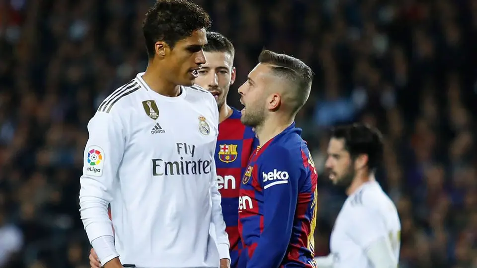 Real Madrid denunció que "ni el árbitro ni el VAR" vieron dos penaltis en el Clásico