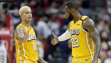 Lakers derrotó a Rockets y se consolida en la cima del Oeste
