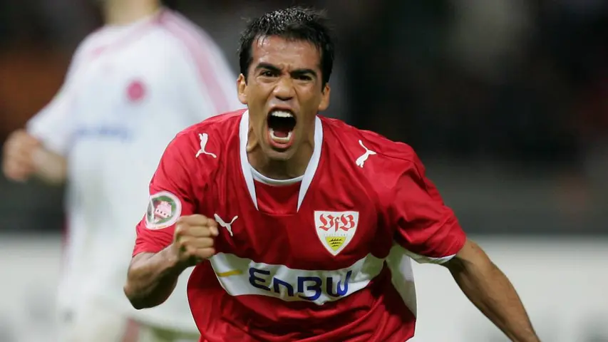 Pável Pardo celebra una anotación en la Bundesliga