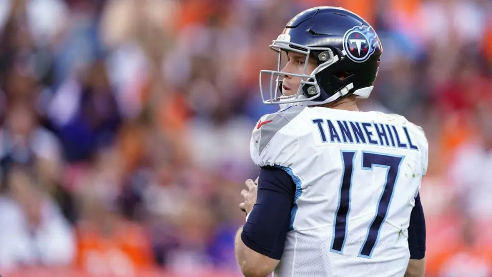 Ryan Tannehill reemplazaría a Marcus Mariota como quarterback de Titans