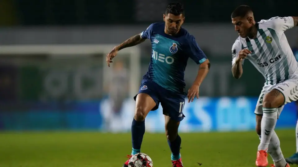 Tecatito Corona anotó en victoria de Porto sobre Vitória Setúbal