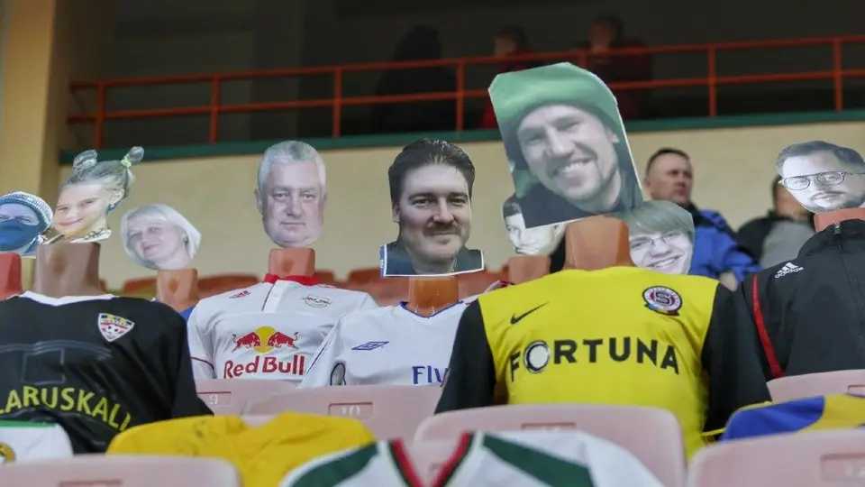 VIDEO: Equipo de Bielorrusia colocó aficionados de cartón en su estadio
