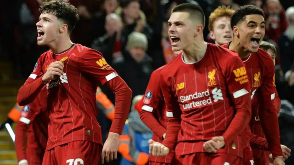 Liverpool, con equipo B, derrotó a Shrewsbury y avanzó en la FA Cup