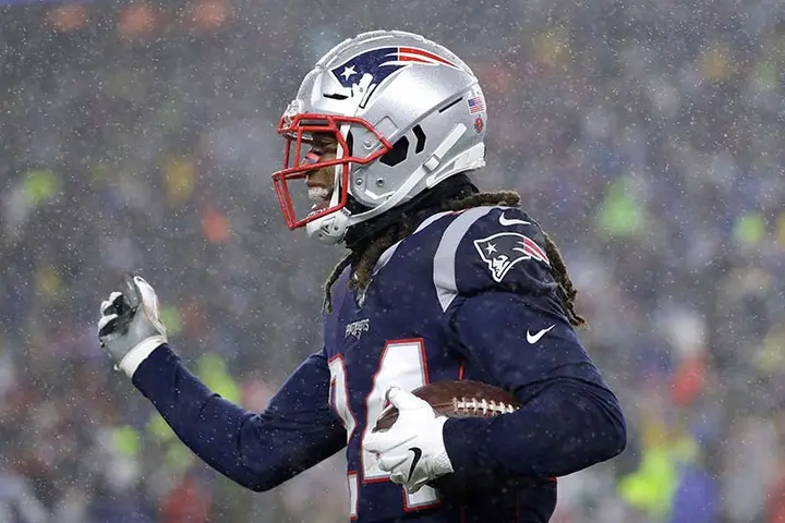 Stephon Gilmore celebra una intercepción |AP