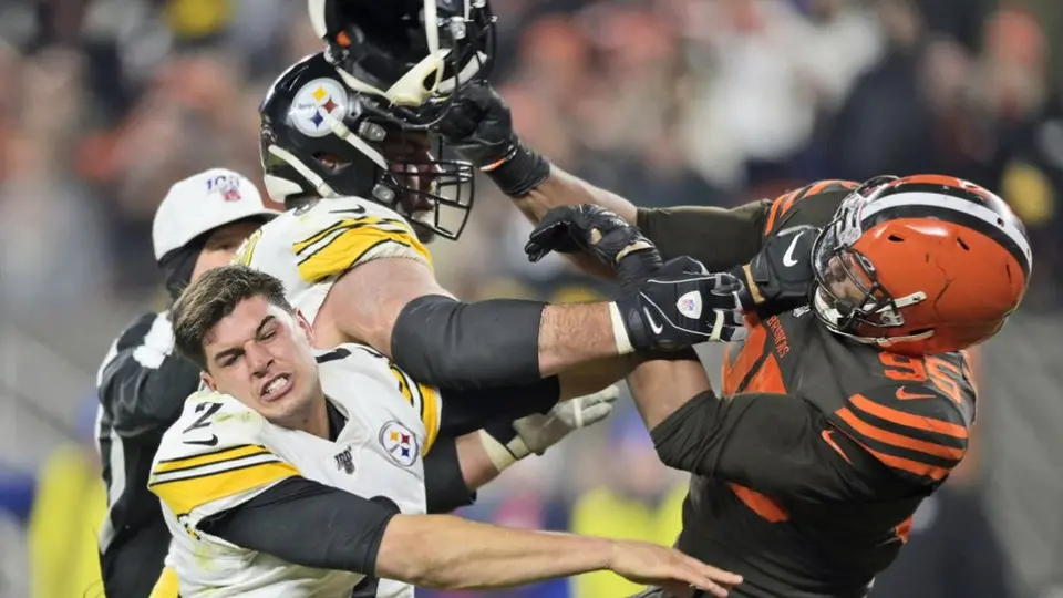 Aficionado inmortalizó el golpe con el casco de Myles Garrett a Mason Rudolph