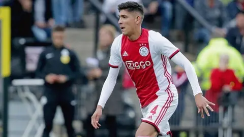 Ajax venció a PEC Zwolle pero perdió a Edson Álvarez por lesión