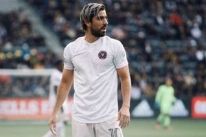 Rodolfo Pizarro felicitó a Alan Pulido por su cumpleaños