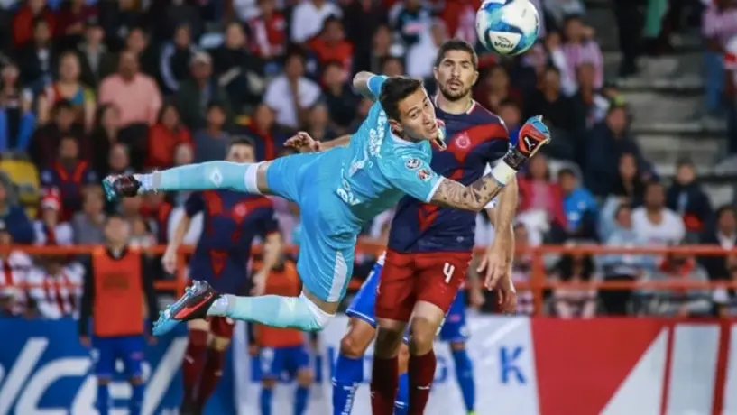 Gudiño y Alan Medina protagonizaron el primer 0-0 de la eLigaMX entre Chivas y Toluca