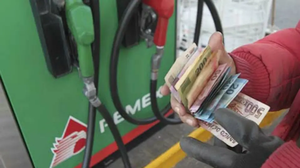 Hacienda actualizó el IEPS; subirá la gasolina, cigarros y refrescos