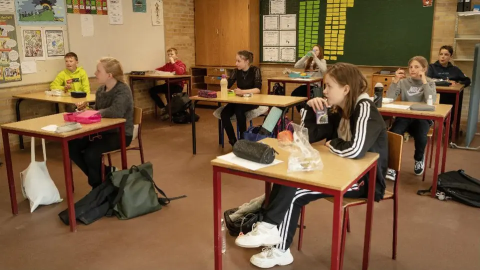 Dinamarca, primer país que regresa a clases tras brote de coronavirus