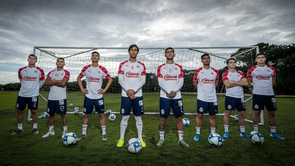 Primera alineación de Chivas, sin 'súper refuerzos'