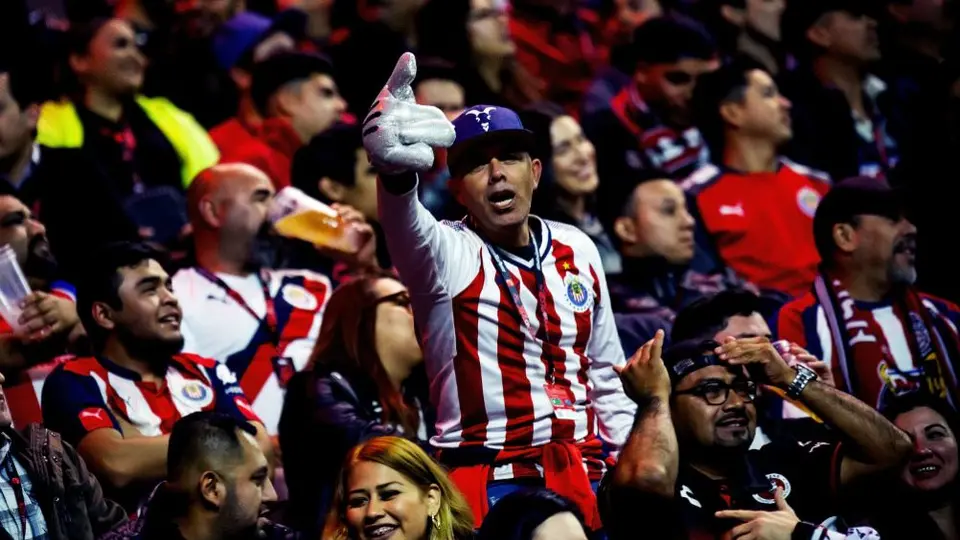 Aficionados de Chivas y Xolos protagonizaron pelea al final del partido