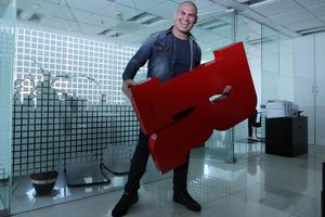 Caín Velásquez llenó de brillo la redacción de RÉCORD previo al evento de WWE