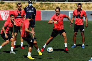 Jugadores del Sevilla tuvieron polémica reunión en plena cuarentena