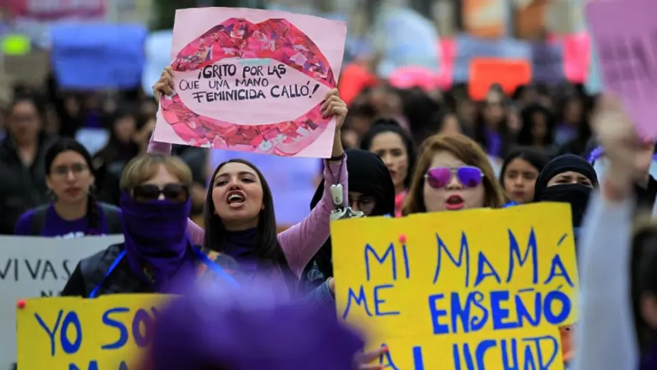 Miles de mujeres marchan por el 8 de marzo en CDMX