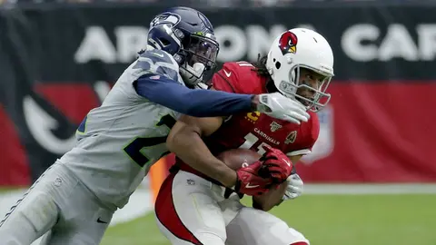 Seattle aprovechó los errores de Cardinals y sumó su tercera victoria