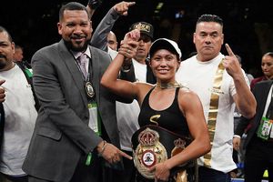 Seniesa Estrada superó con poderío a Marlén Esparza