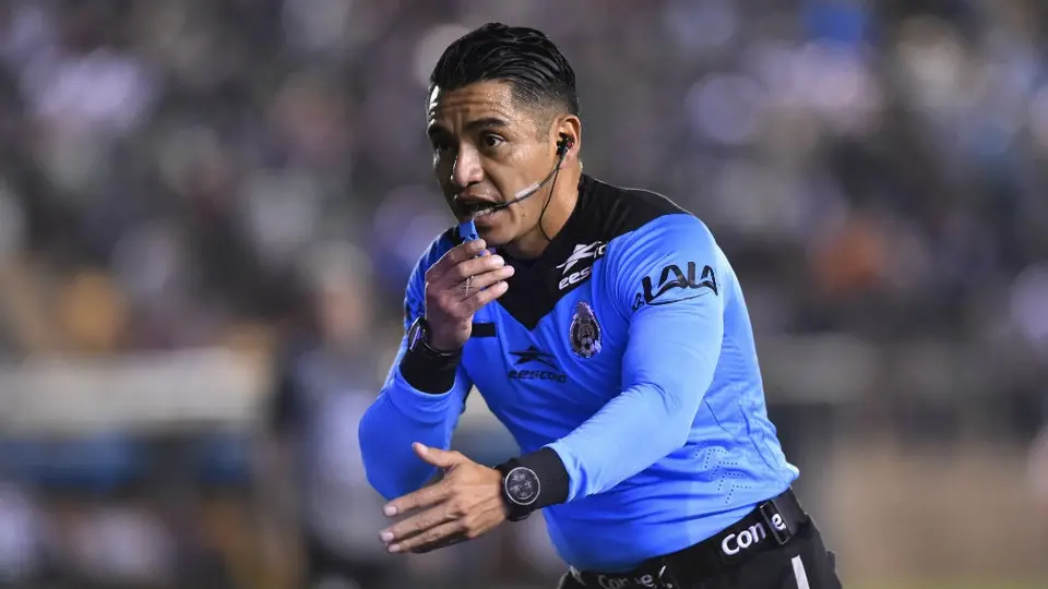 Árbitro Víctor Cáceres debuta en el Juárez vs Pumas de la Jornada 2