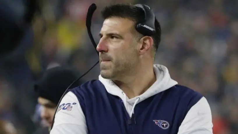¿Hijo del entrenador de Titans, captado en el baño durante el Draft de la NFL?