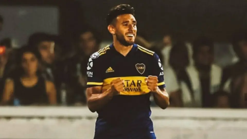 Futbolistas de Boca y de River donaron camisetas para fabricar tapabocas