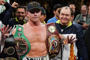 Canelo a afectados por COVID-19: 'No se rindan; luchen y vendrán cosas mejores'