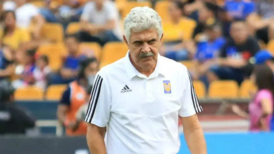 Tuca Ferretti abandonó el hospital con una férula tras choque