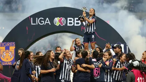 Jugadoras de Rayadas ironizaron por recibir un iPad en vez de bono