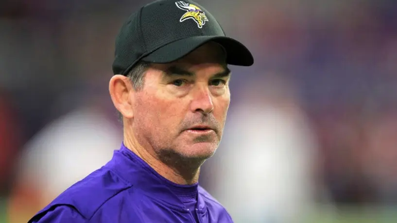 Mike Zimmer, coach de Vikings, prepara el inicio de la NFL junto con su hijo
