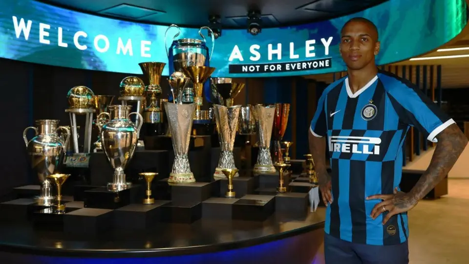 Ashley Young fichó con el Inter de Milan